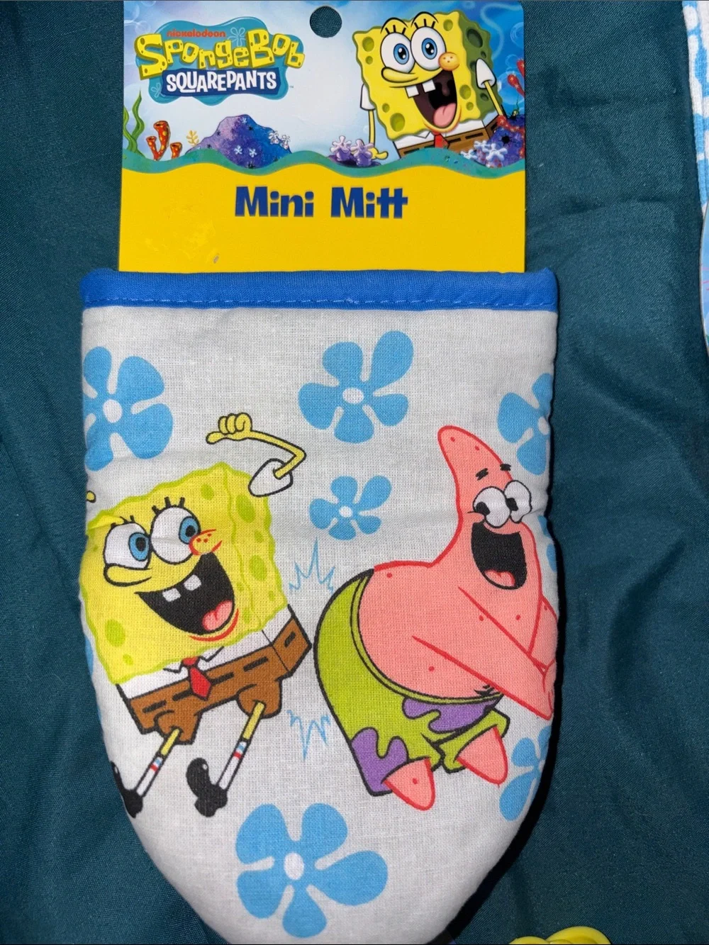 6 Piece set - SpongeBob Kitchen Towel (2) measuring spoons, clips, timer & mit